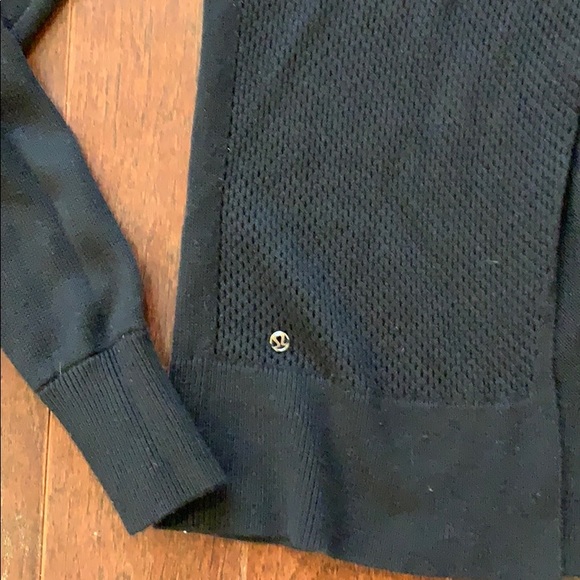 Excellent condition lululemon open back sweater - Picture 5 of 6